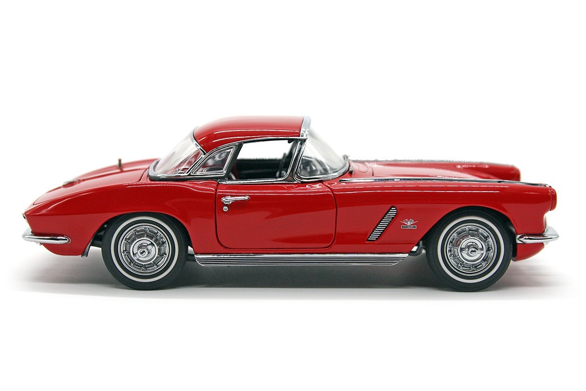 1962 Chevrolet Corvette (1:24) Roman Red Convertible Diecast (LOOSE), by DM