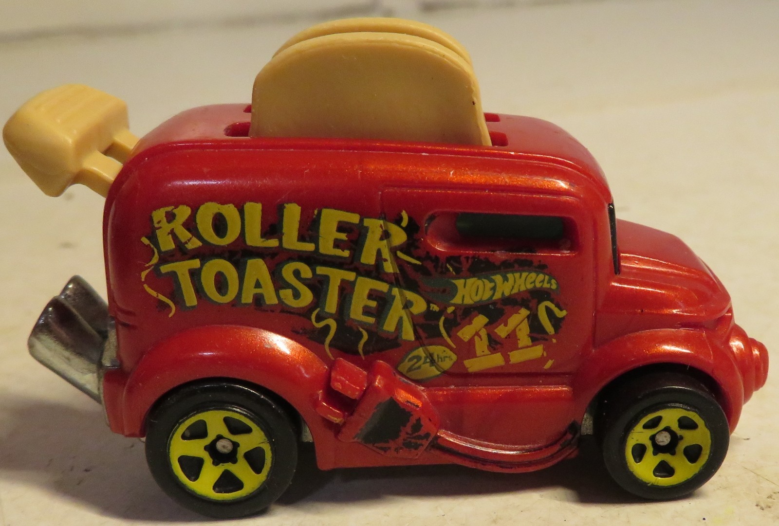 Hot Wheels Die Cast Car Roller Toaster Sweet Rides Series Red 2016 Malaysia Loos
