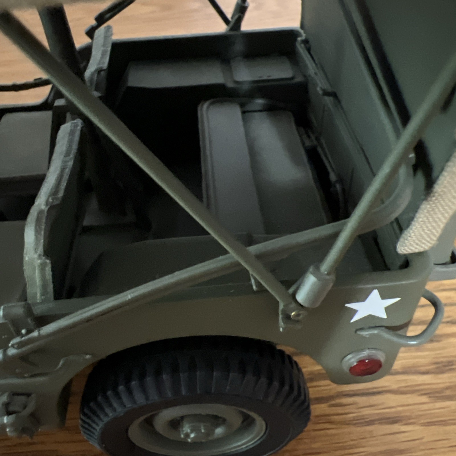 Danbury Mint 1940’s WWII Willy’s MB Scout Army Jeep with Linen Covered Top 1:16