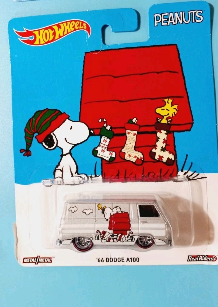 Hot Wheels Peanuts Pop Culture Assortment Lot of 4 2014-2016 Real Riders NIP