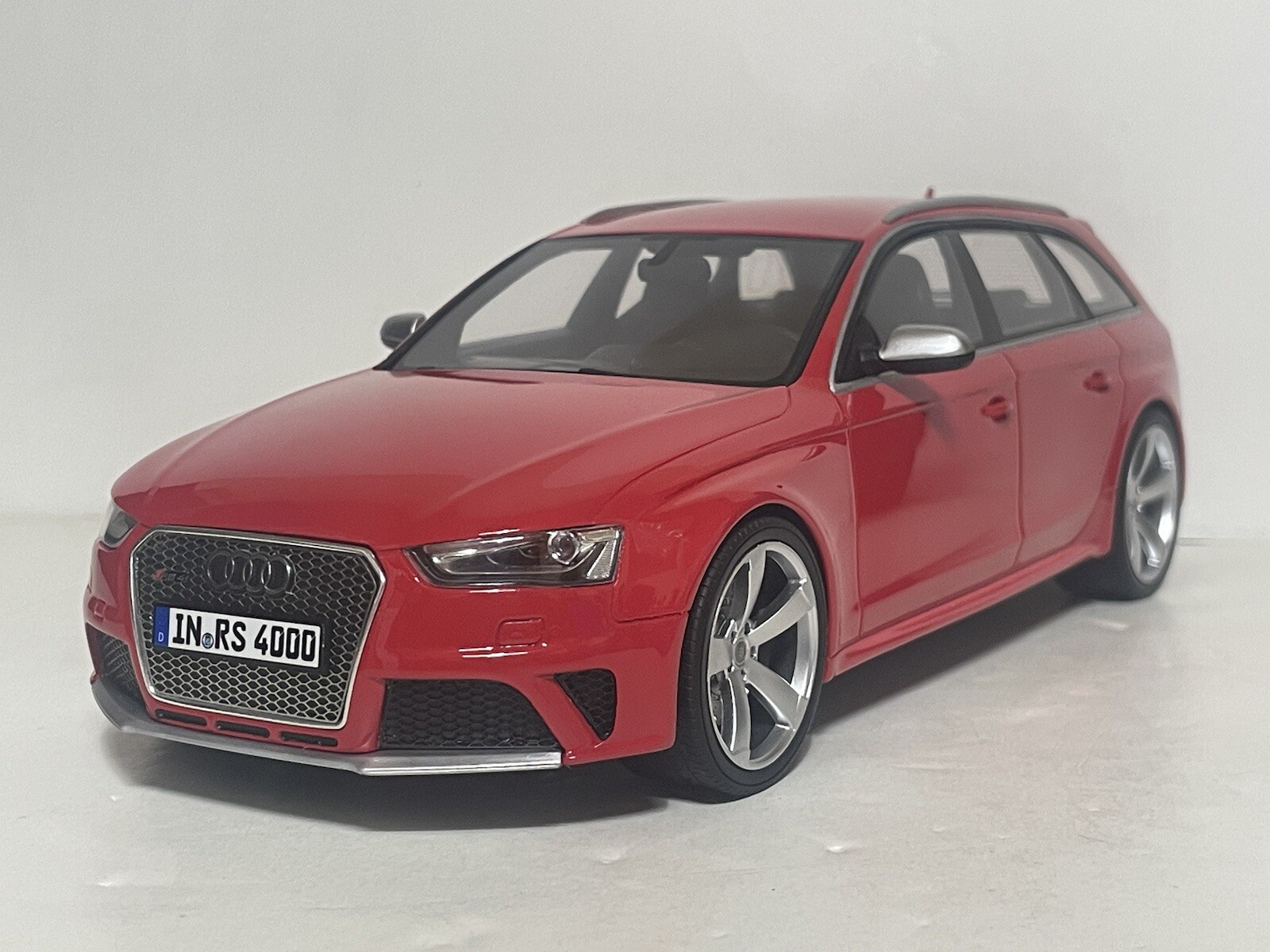 GT Spirit 1/18 Audi (B8)RS4 Avant Red 2013(GT016A)