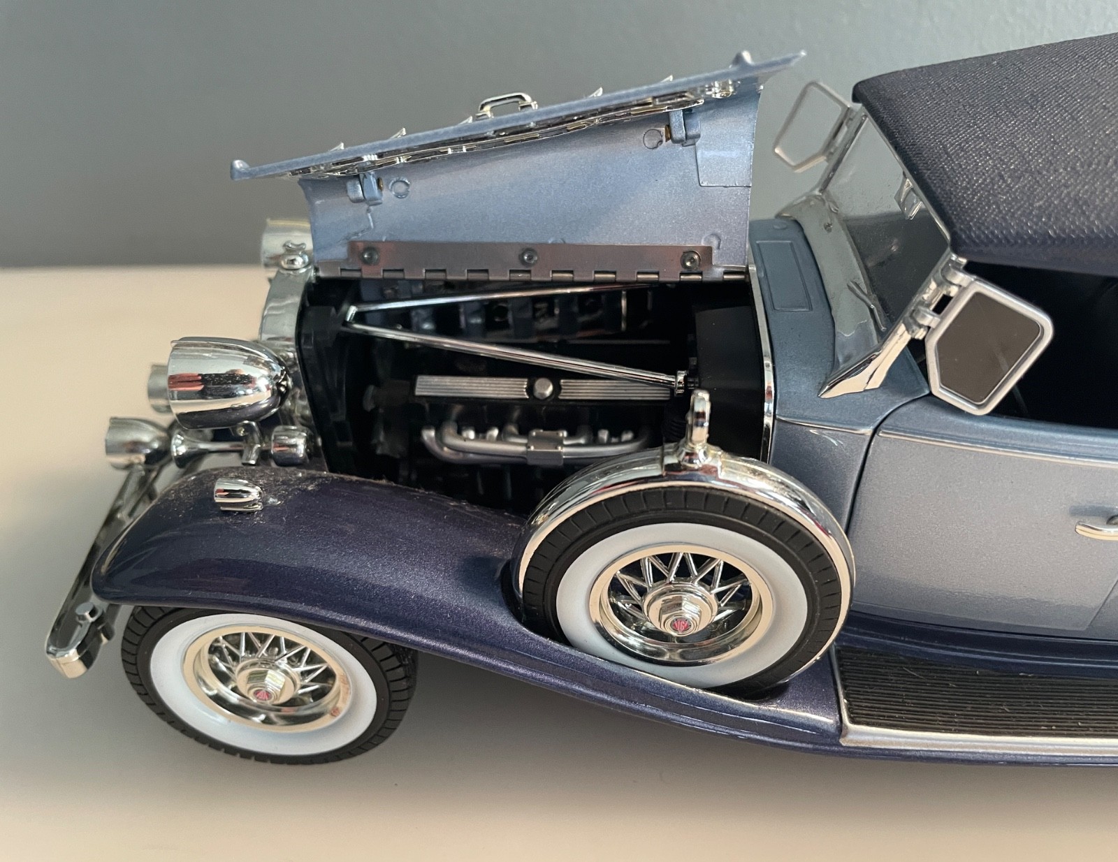 Auto World 1932 Cadillac V16 Sport Phaeton – 1:18 Scale Die Cast – Original Box