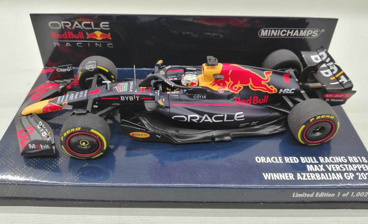 Red Bull RB18 Max Verstappen Winner Case Small Scratch Used