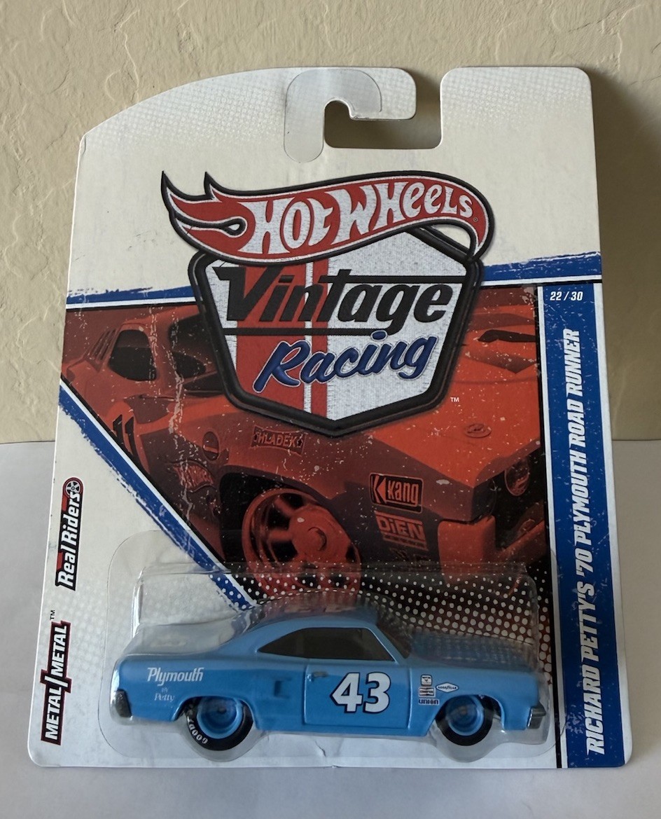 Hot Wheels 2011 Vintage Racing Richard Petty ’70 Plymouth Road Runner #22/30