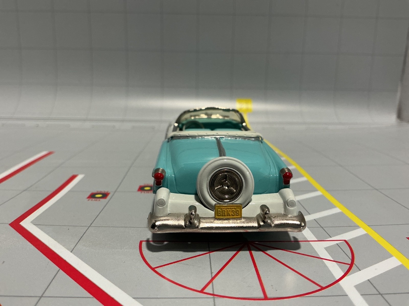 1:43 BROOKLIN MODELS BRK 39 1953 OLDSMOBILE FIESTA