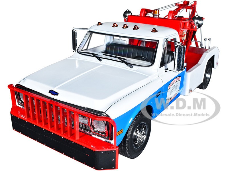 1969 CHEVROLET C-30 DUALLY TOW TRUCK “HAZZARD COUNTY” 1/18 BY GREENLIGHT 13622
