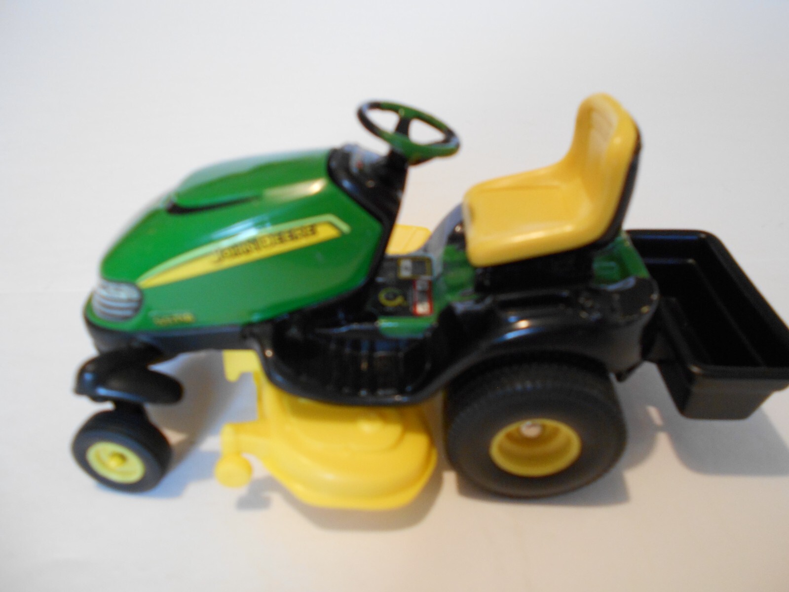 Vintage 2001 ERTL 1:16th Scale John Deere SST18 Spin-Steer Mower #15292, Used