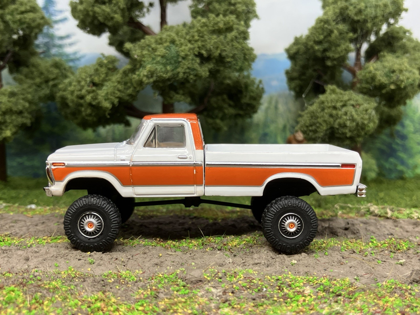 1977 Ford F-150 Ranger Explorer Lifted 4×4 Truck 1/64 Diecast Custom Greenlight