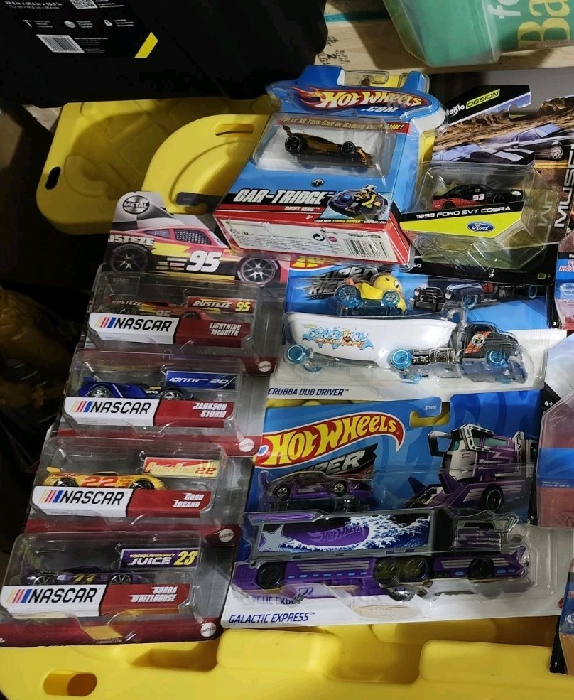 Hot Wheels Lot Characters, Plus Extras (Please See Photos)