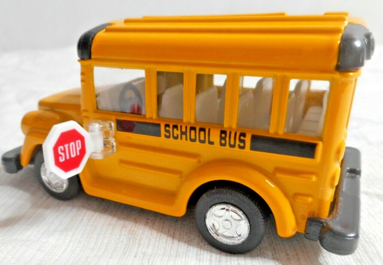 Kintoy Yellow Mini-Short School Bus Diecast Pull Back Action Stop Sign Moves