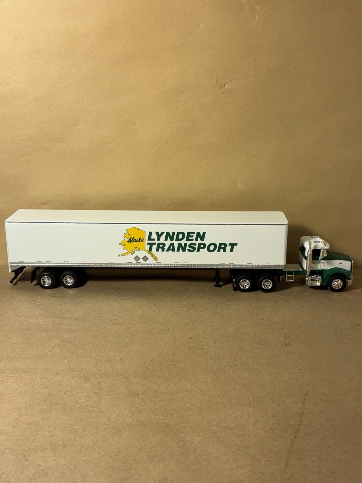SpecCast Peterbilt 385 Alaska Lynden Transport Die Cast Collector Replica (Desc)