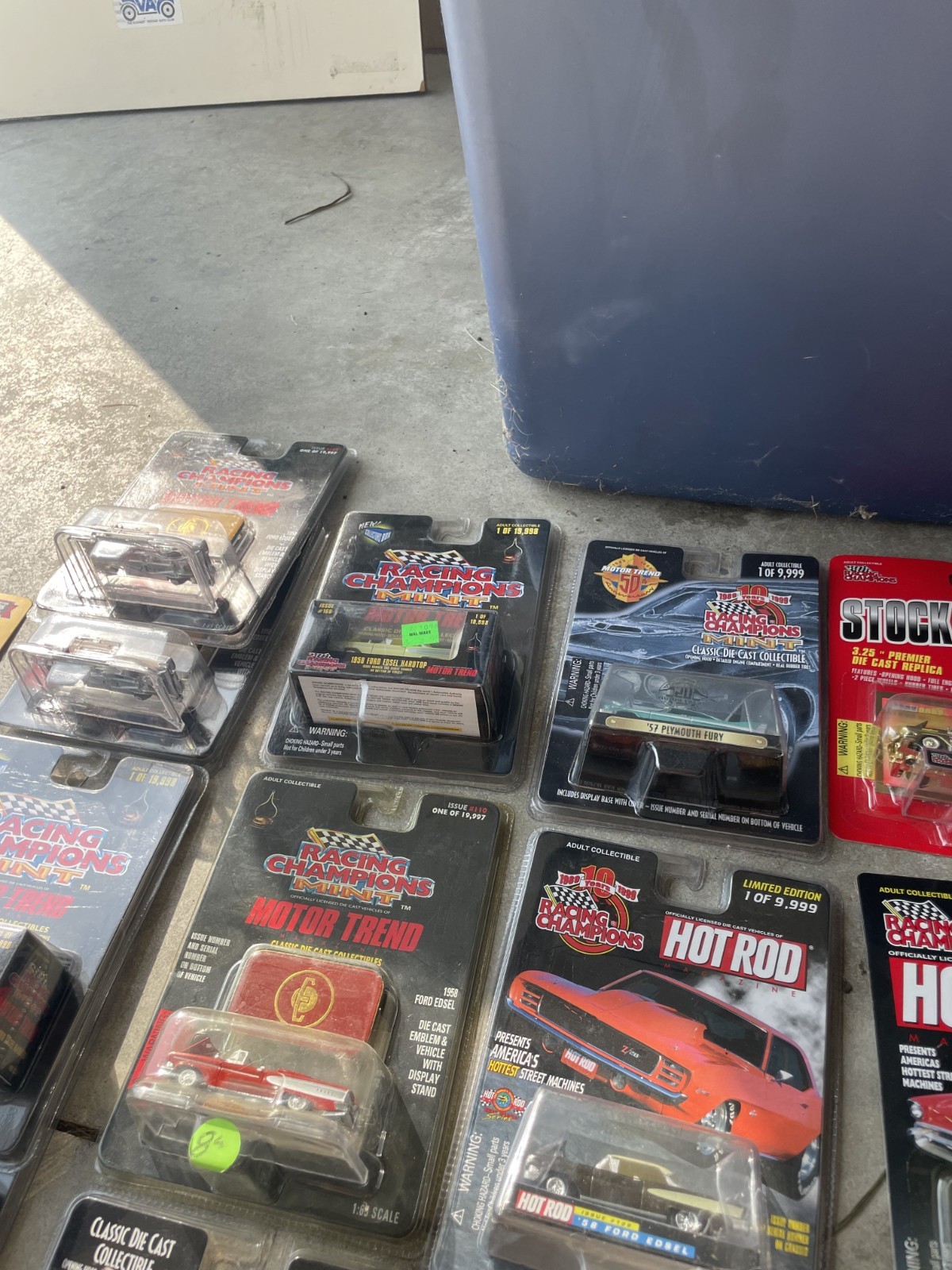 Various brands of 1:64 cars – new in packaging