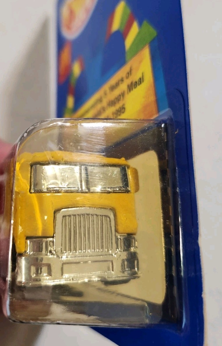 Hot Wheels Limited Edition 7000 McDonald’s Happy Meal Hauler 1:64