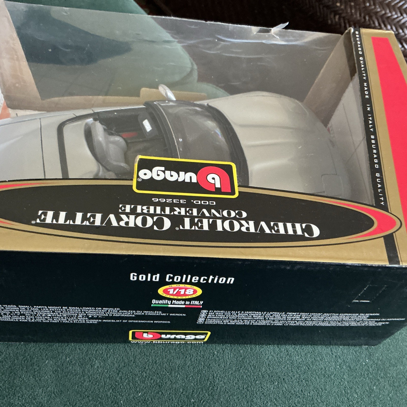 1998 Chevrolet Corvette Convertible Gold Collection #33266 1:18 Diecast Bburago