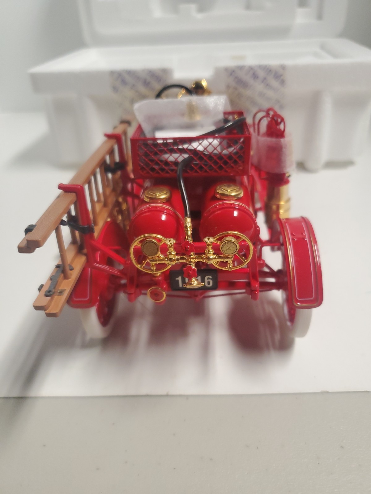 FIRE TRUCK 1916 FORD MODEL T FIRE ENGINE FRANKLIN MINT 1:16 Read Description