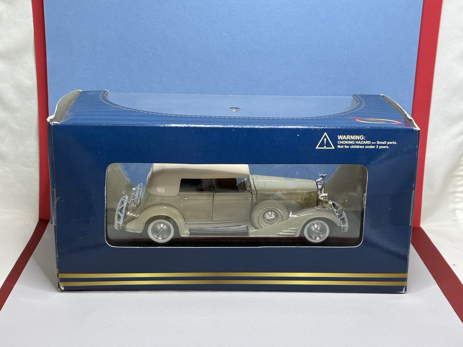 SIGNATURE MODELS 1933 Cadillac FLEETWOOD Die Cast NEW in Original BOX