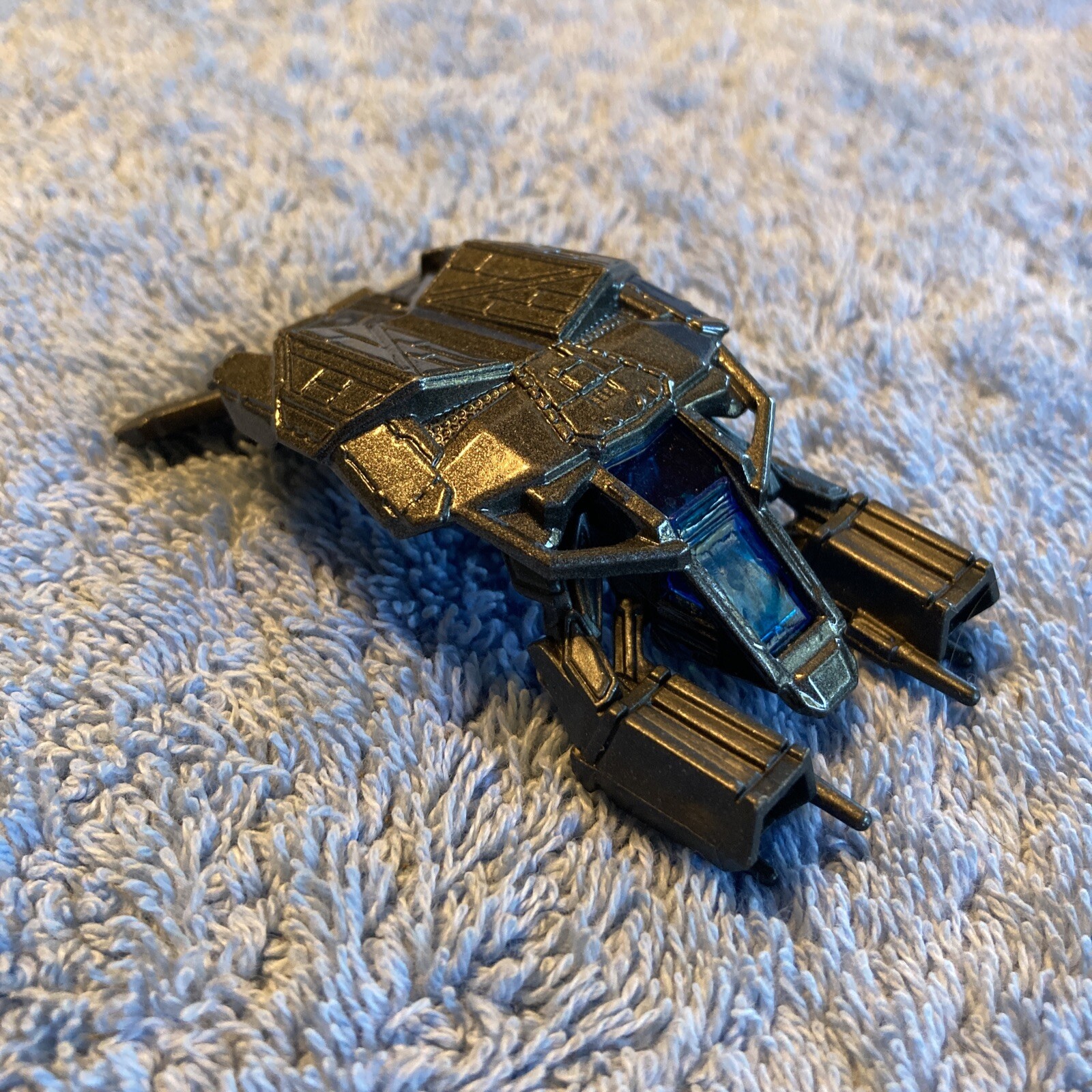 Hot Wheels Batman Returns The Bat DC Comics Made in Thailand V5315 Blue Glass