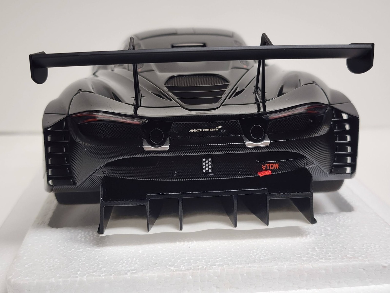 AUTOart – 1/18 die cast: McLaren 720S GT3, gloss black