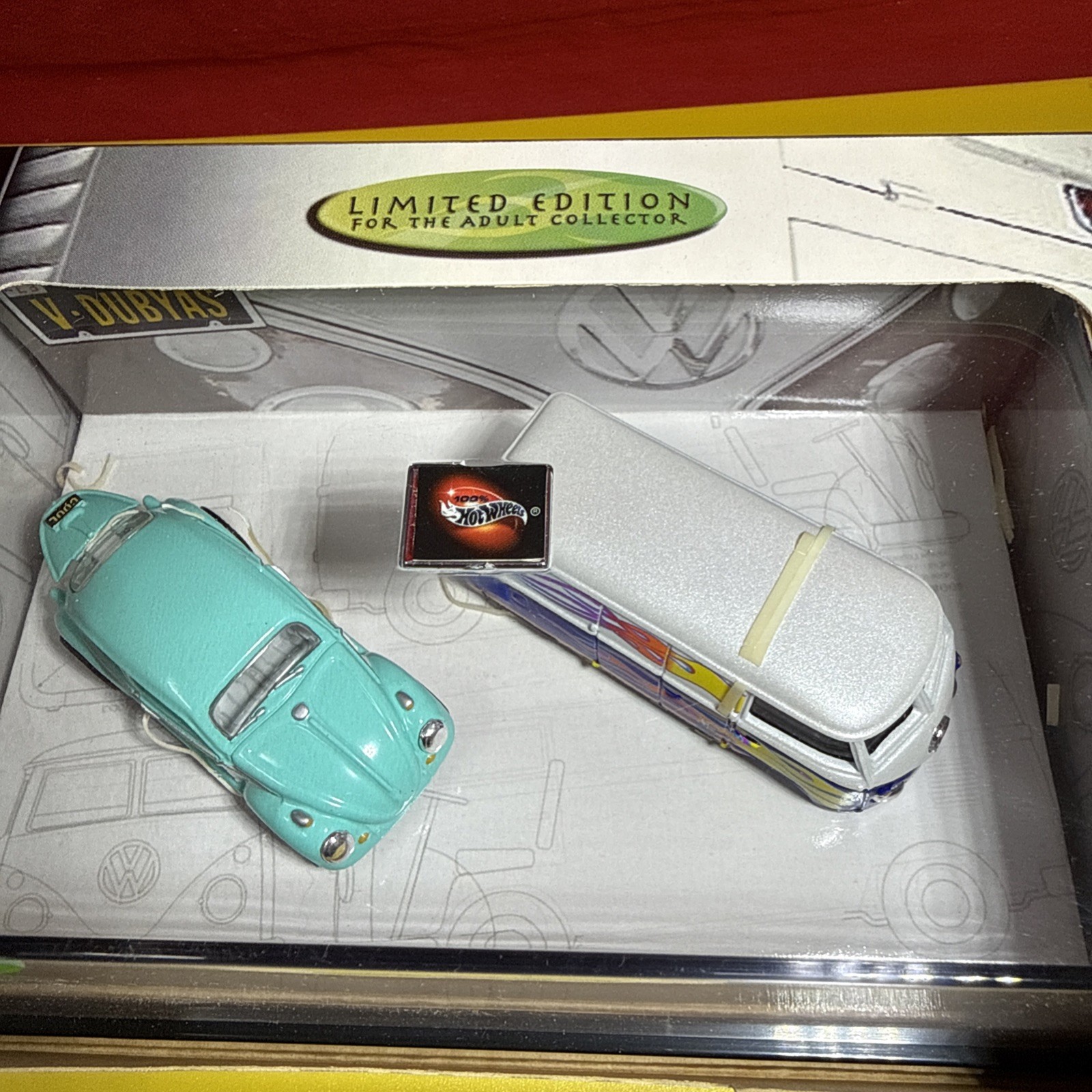 Hot Wheels 100% Volkswagen V Dubyas VW Bug Microbus 2 Car Set 2002 Vintage 1/64