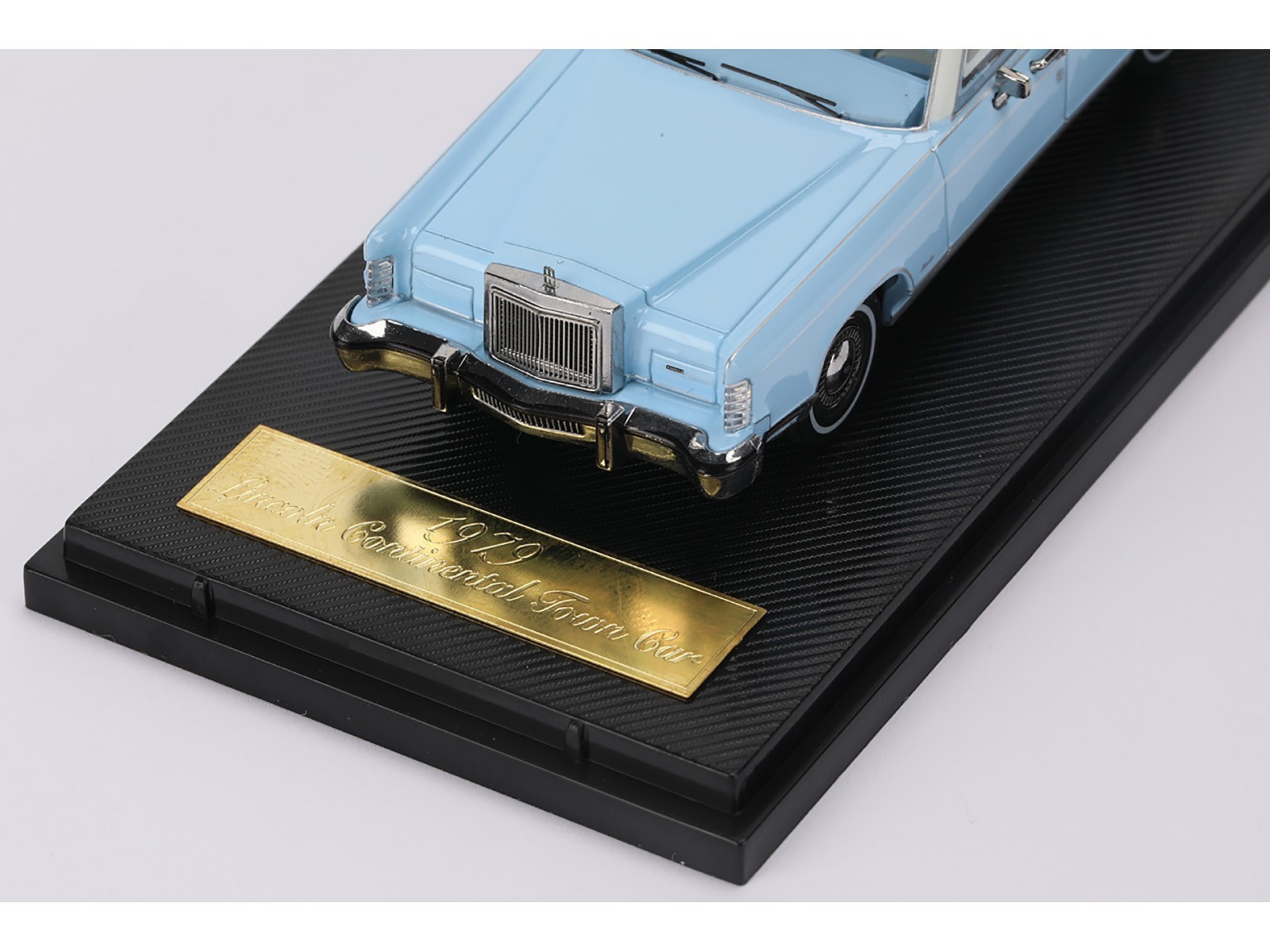 1979 LINCOLN CONTINENTAL TOWN CAR WEDGEWOOD BLUE 1/64 DIECAST BY SUN STAR 60004