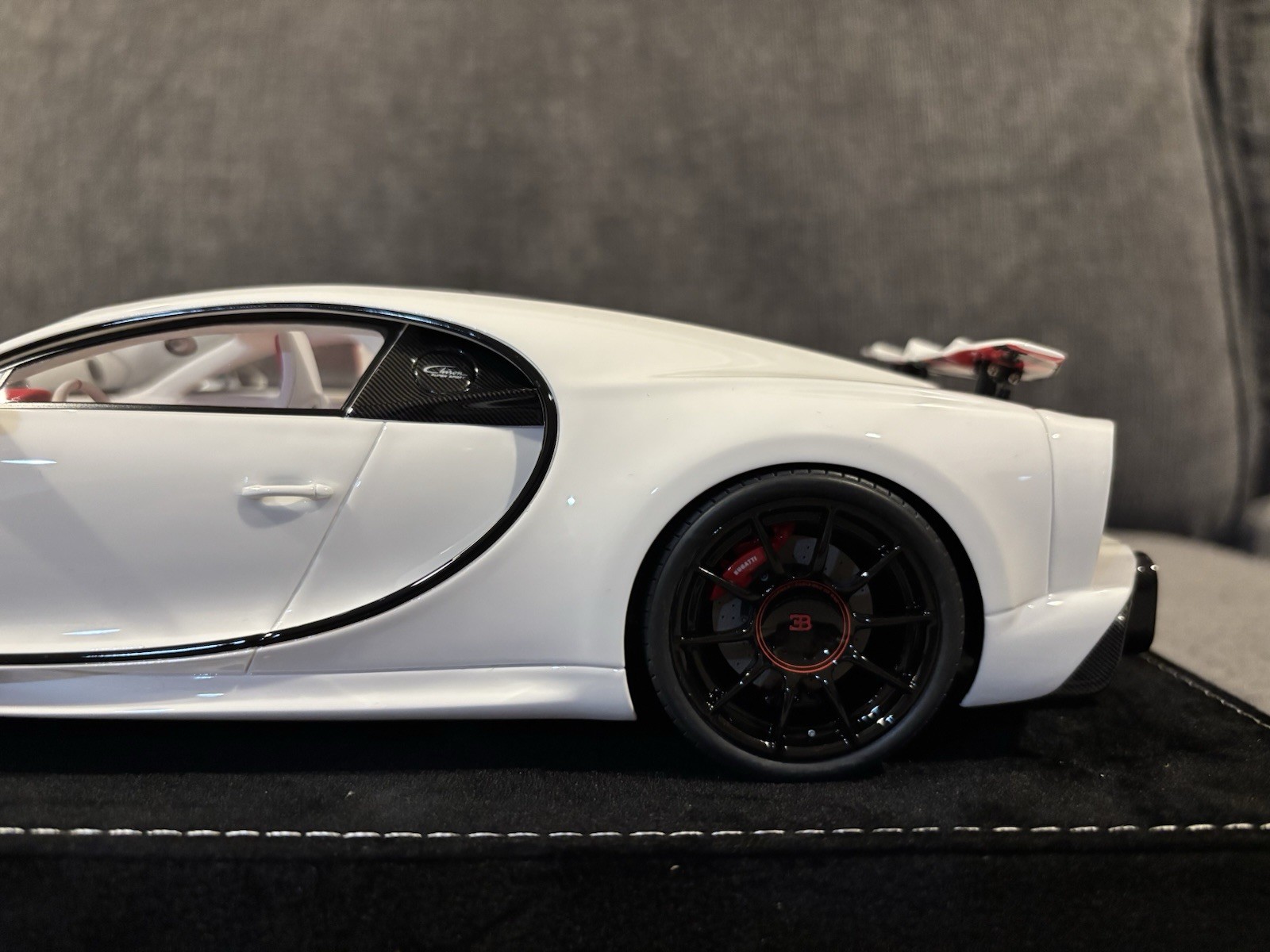 1/18 HH Henson & Heaven Bugatti Chiron Super Sport White/Red Limited 30pcs