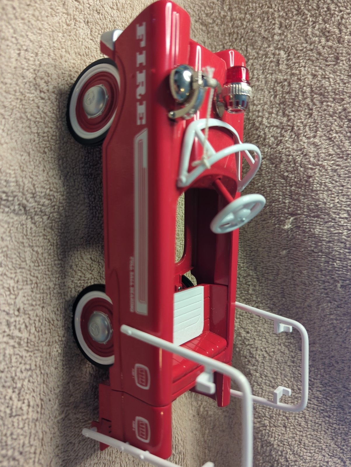 Vintage 1995 Hallmark Kiddie Car Classics 1962 Murray Super Deluxe Fire Truck