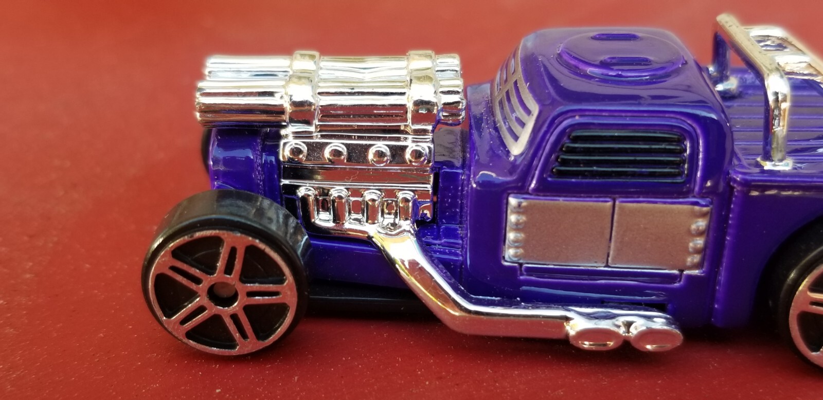 Maisto Leadslinger 1:64 Scale LOOSE Purple 