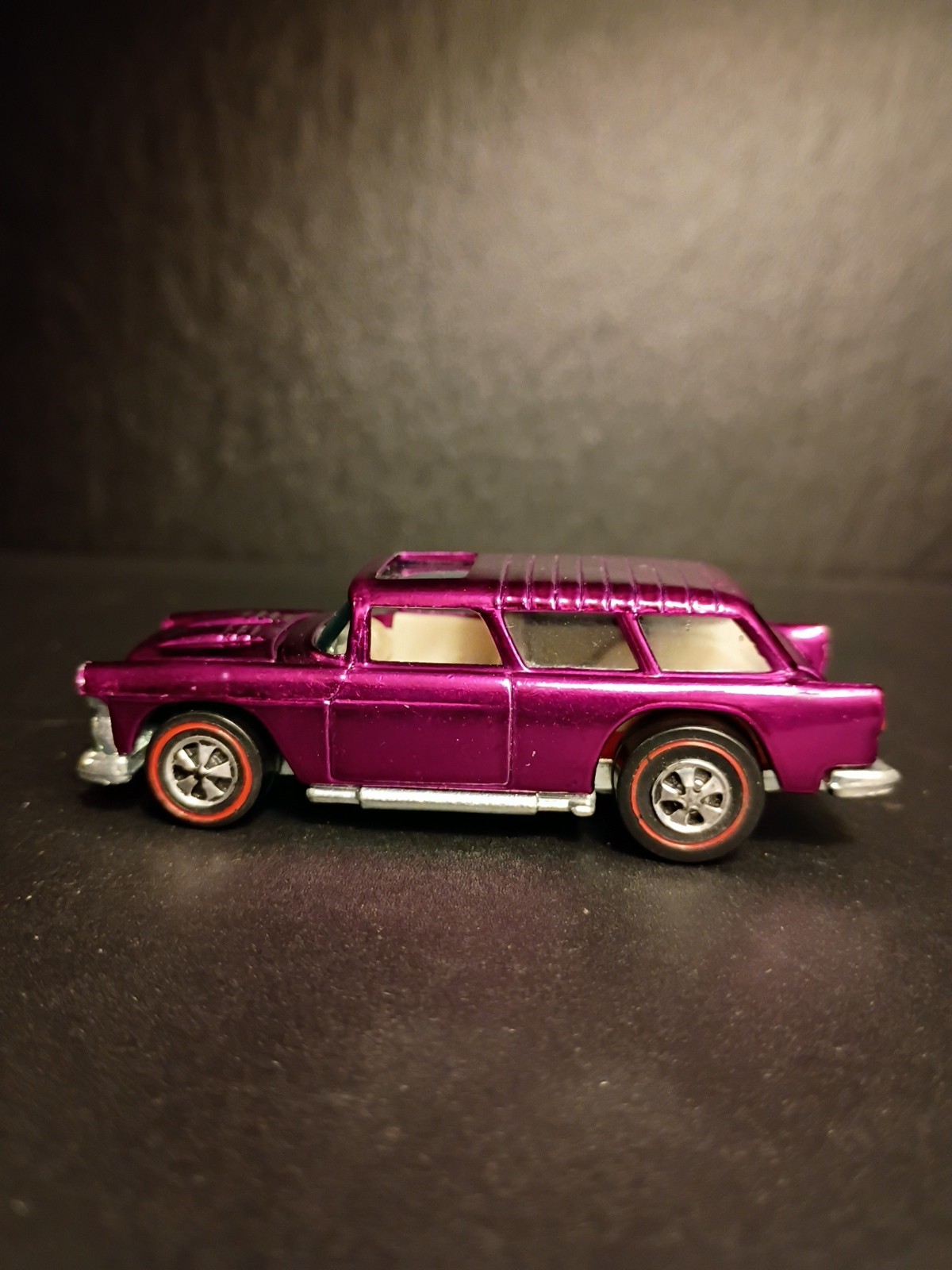 Hotwheels Redline Classic Nomad Magenta 1969 VN/MINT