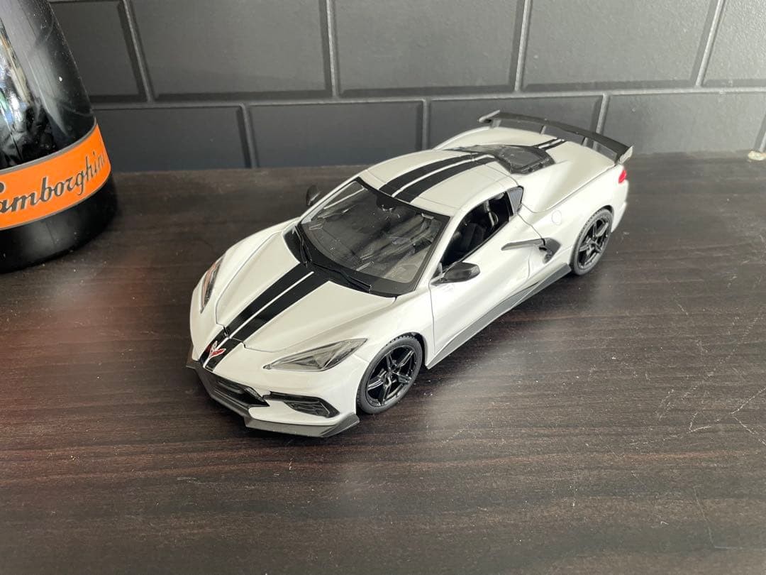 Corvette C8 1/24 Scale Model in Display Case, Collectible, Used