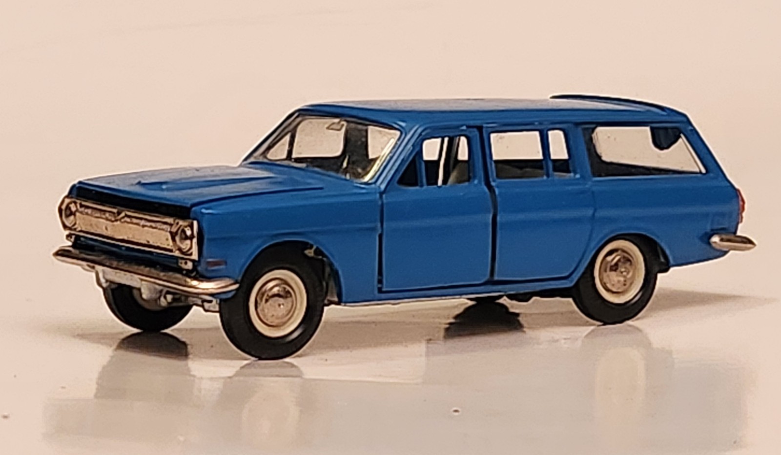 Volga-Gaz 24-02 Station Wagon. LOOSE, no box. Near Mint Condition. 1/43