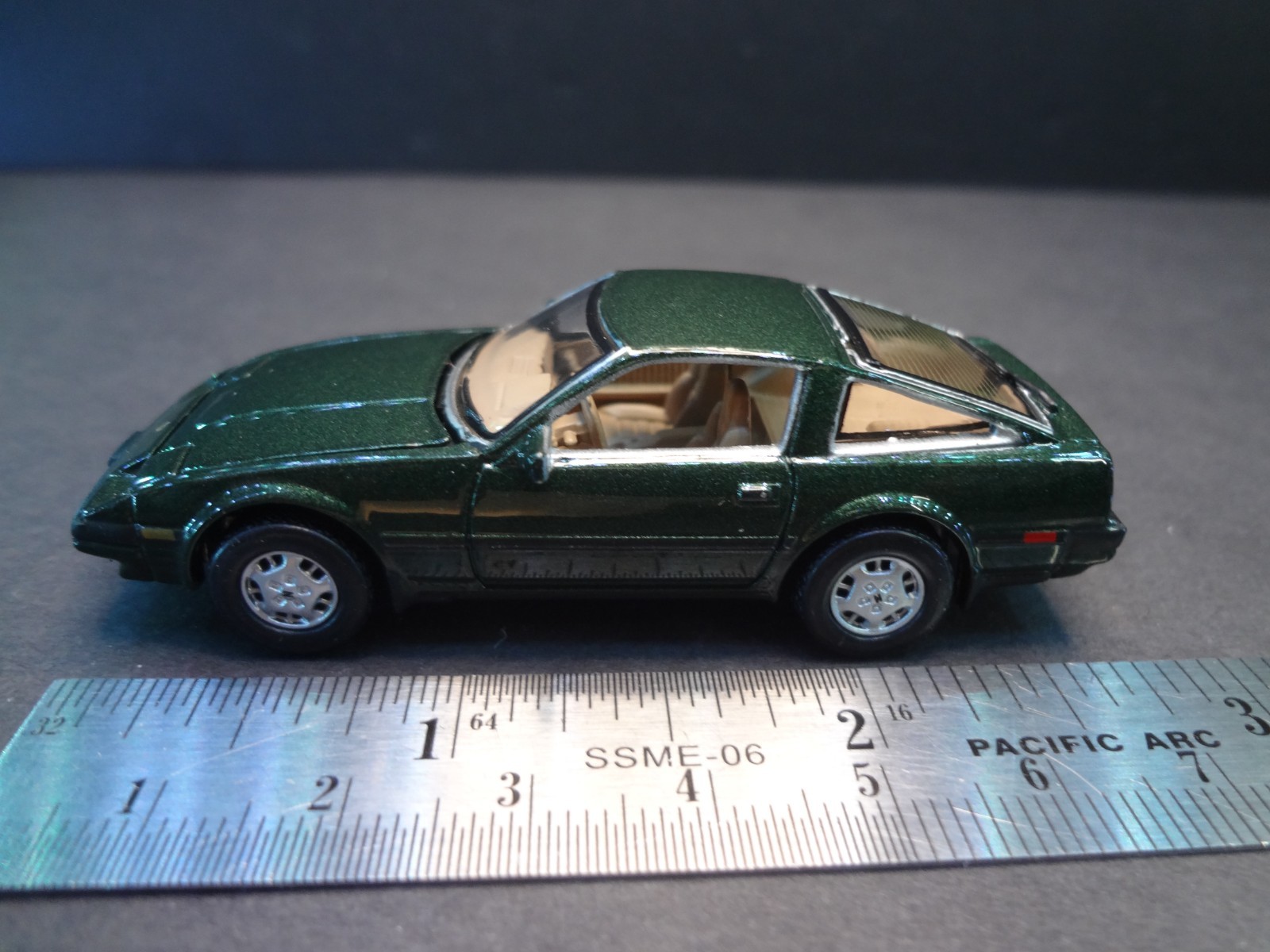 Johnny Lightning 1984 Nissan 300ZX dark green metallic – Loose 1:64
