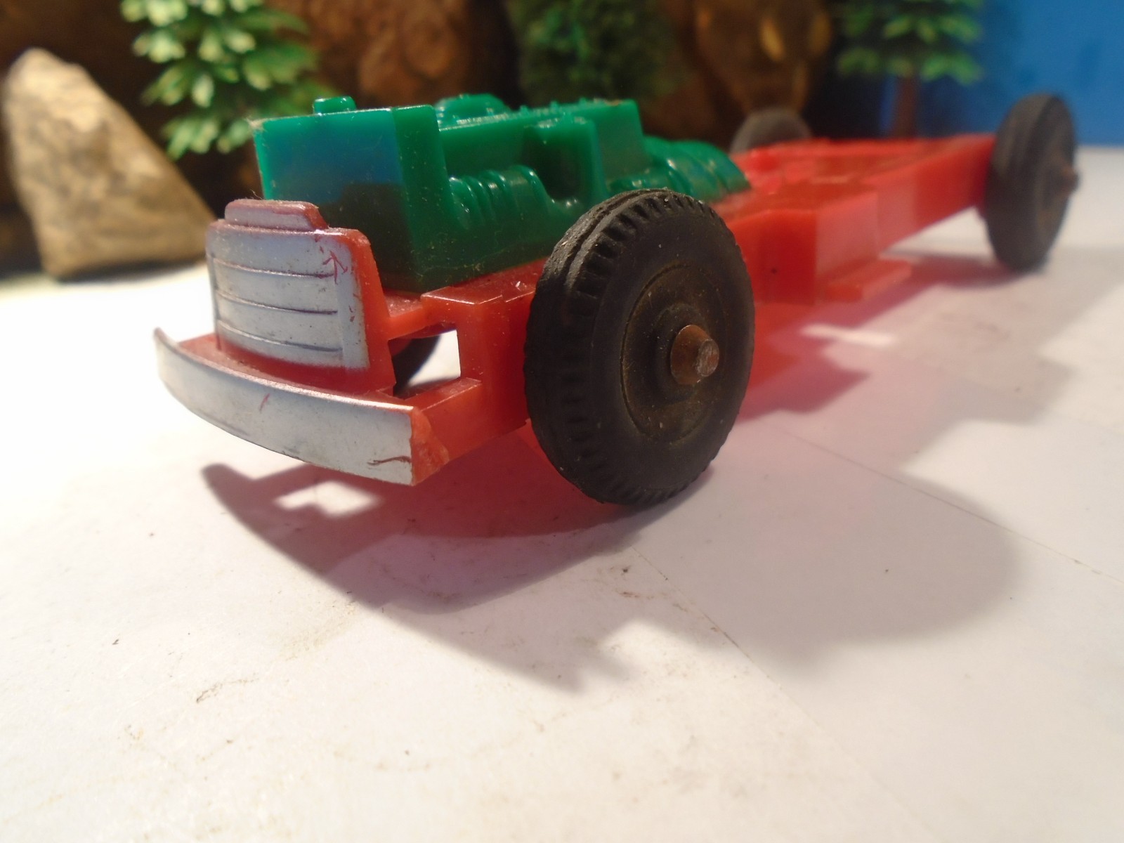 HULBY KIDDIE TOY TRUCK PLASTIC BASE CHASSIE, MOTOR AND WHEEL SET 1-185-1