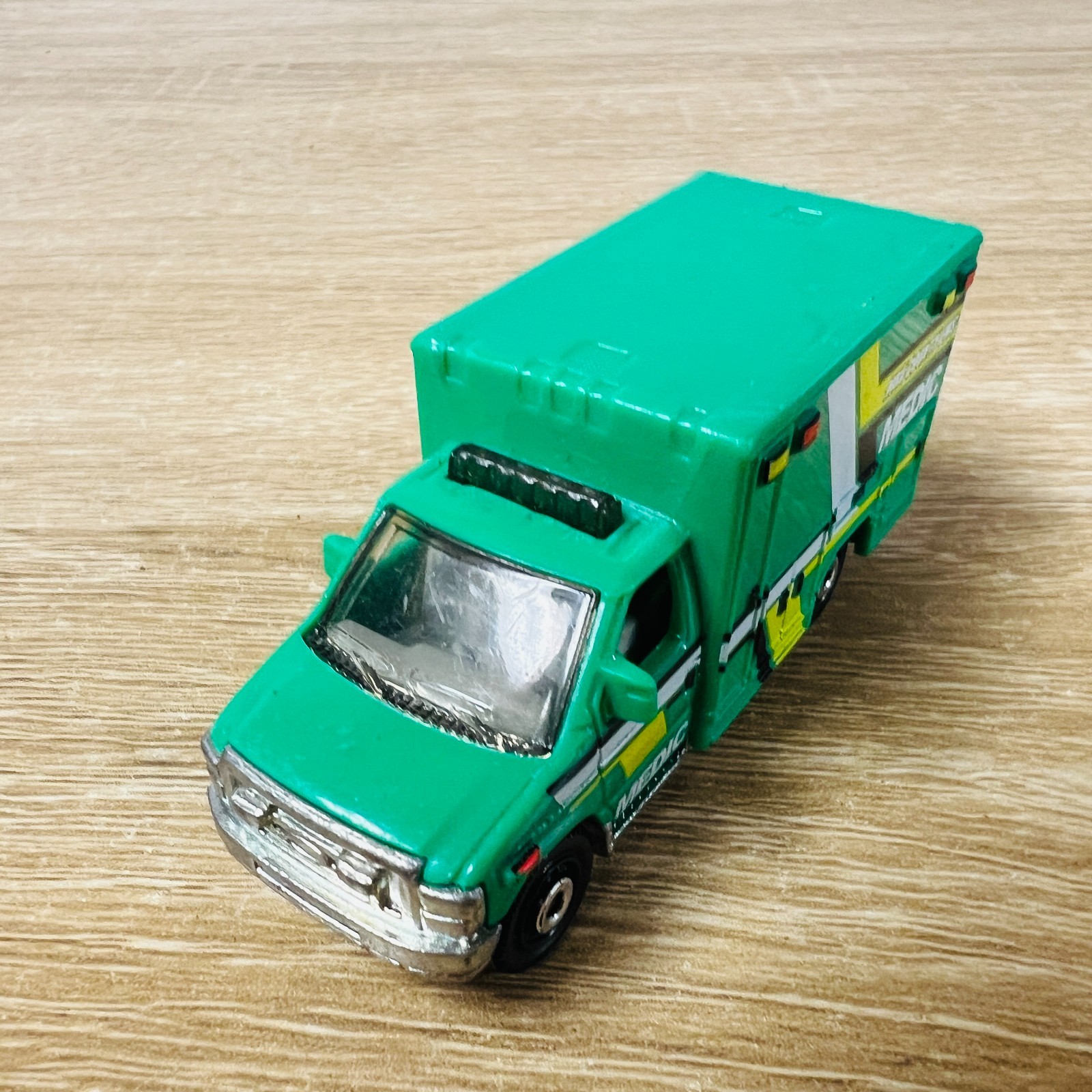 Ford E350 Ambulance 2009 Green Yellow White Medic MB944 Heroic Rescue 2016