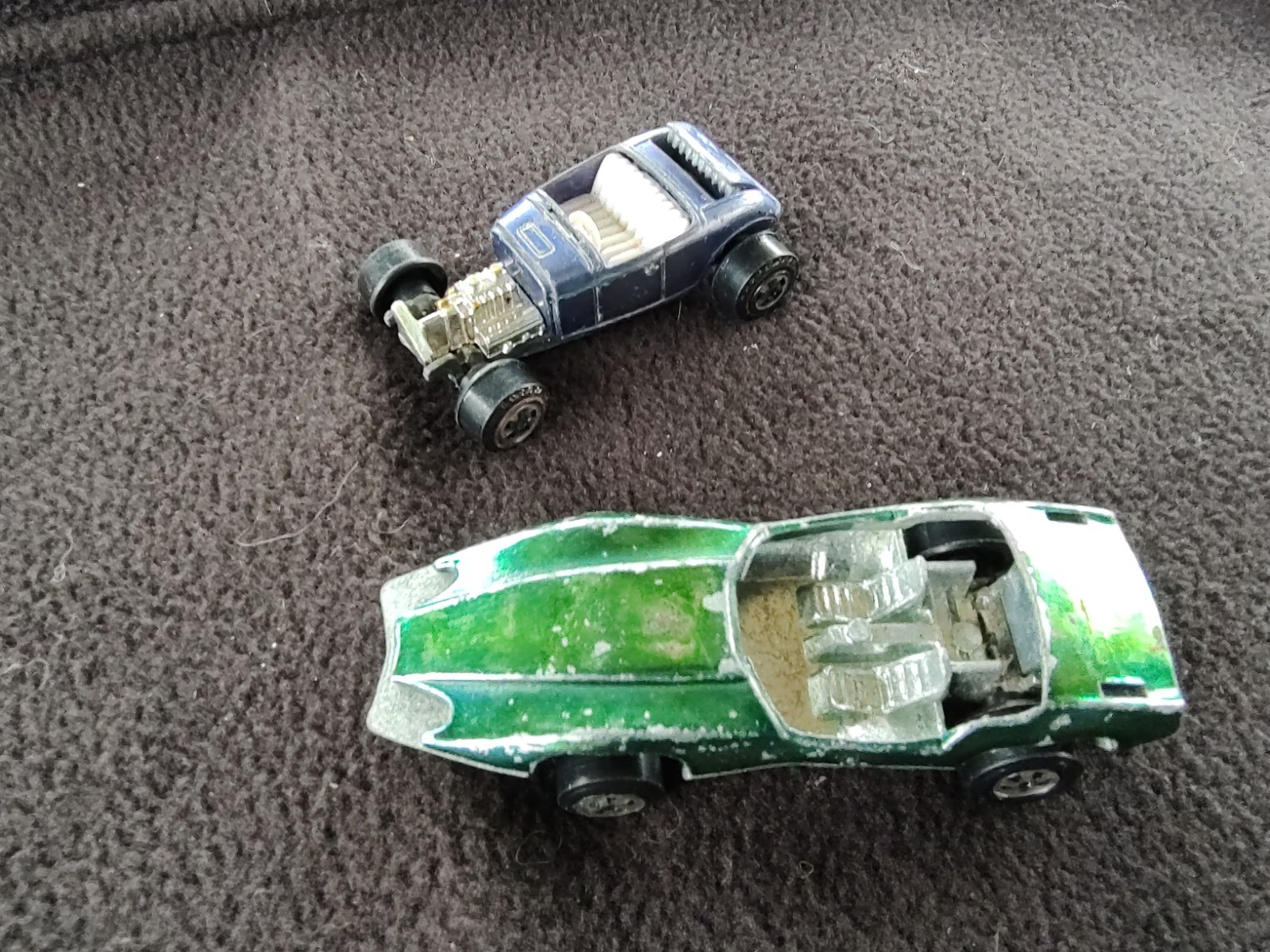 JOHNNY LIGHTNING CUSTOM SPOILER TOPPER & PURPLE CUSTOM 32′ FORD ROADSTER REDLINE