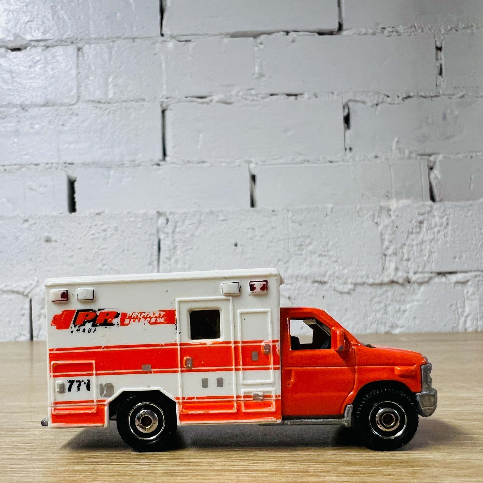 Ford E350 Ambulance 2009 Orange White Emergency Response MB771 Primary PR