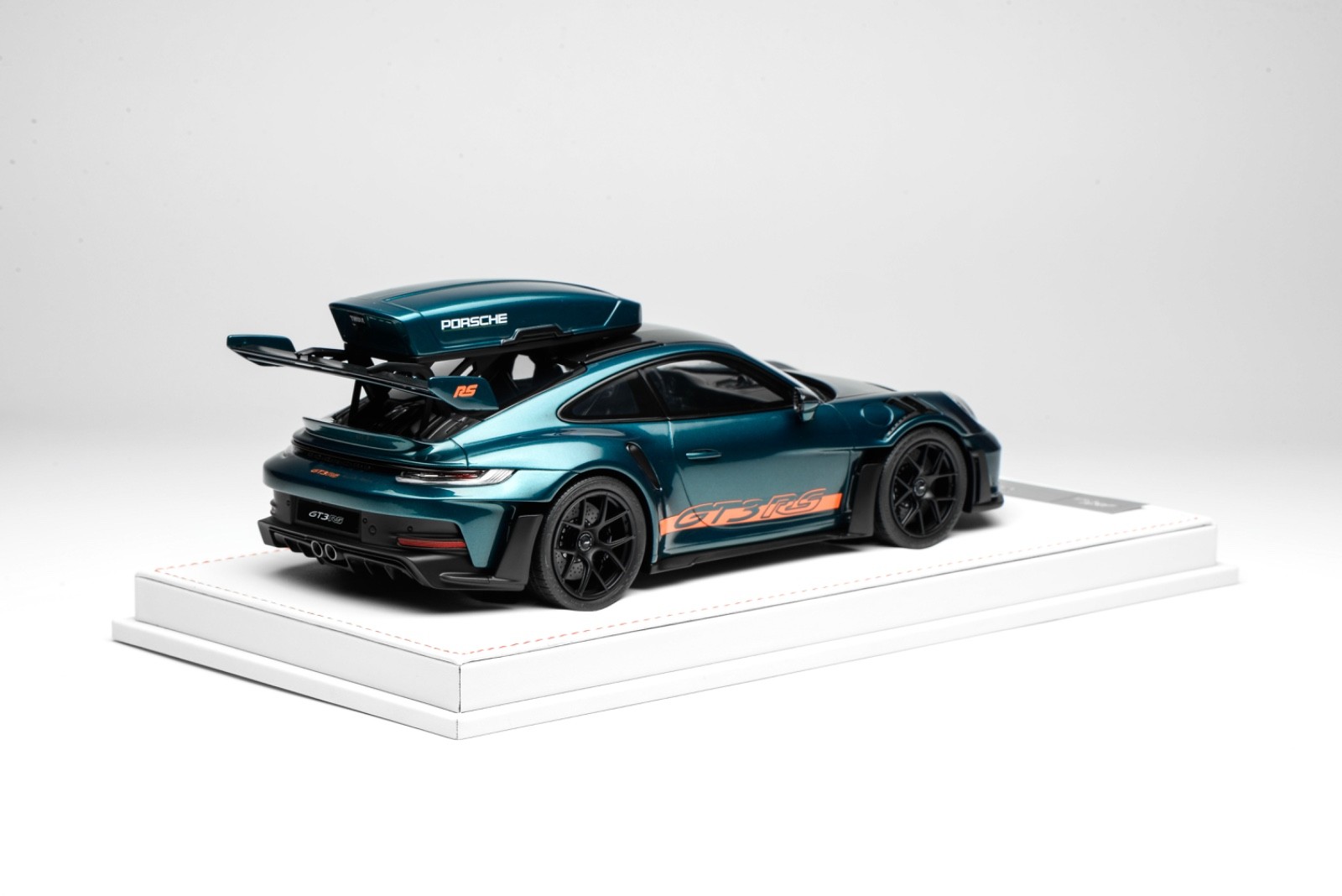 1/18 Ivy Porsche 911 GT3 RS with Luggage Rack Green / Orange Stripe 20 pcs AB653