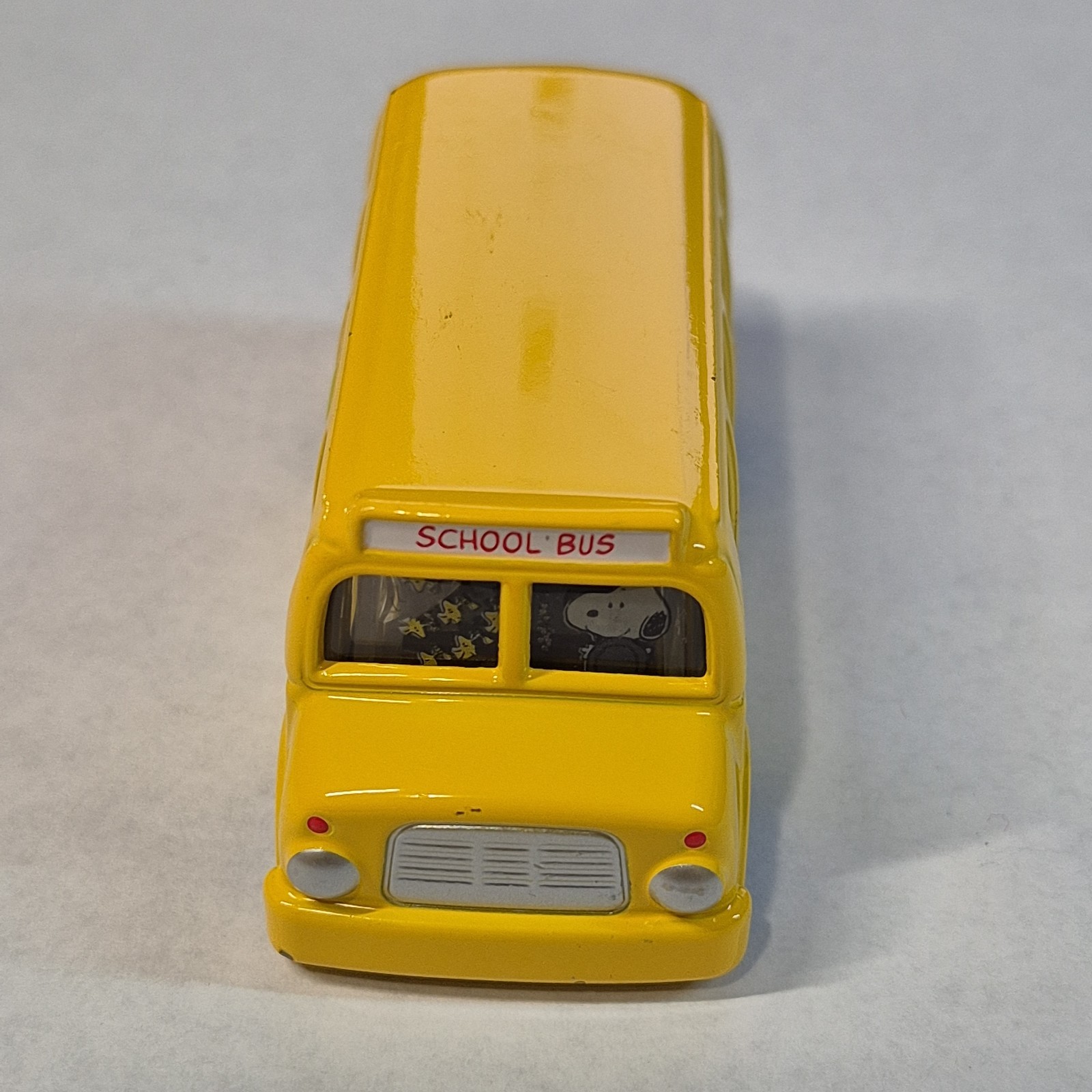 2012 Takara Tomy Dream Tomica #154 Peanuts Gang Snoopy Yellow School Bus Diecast