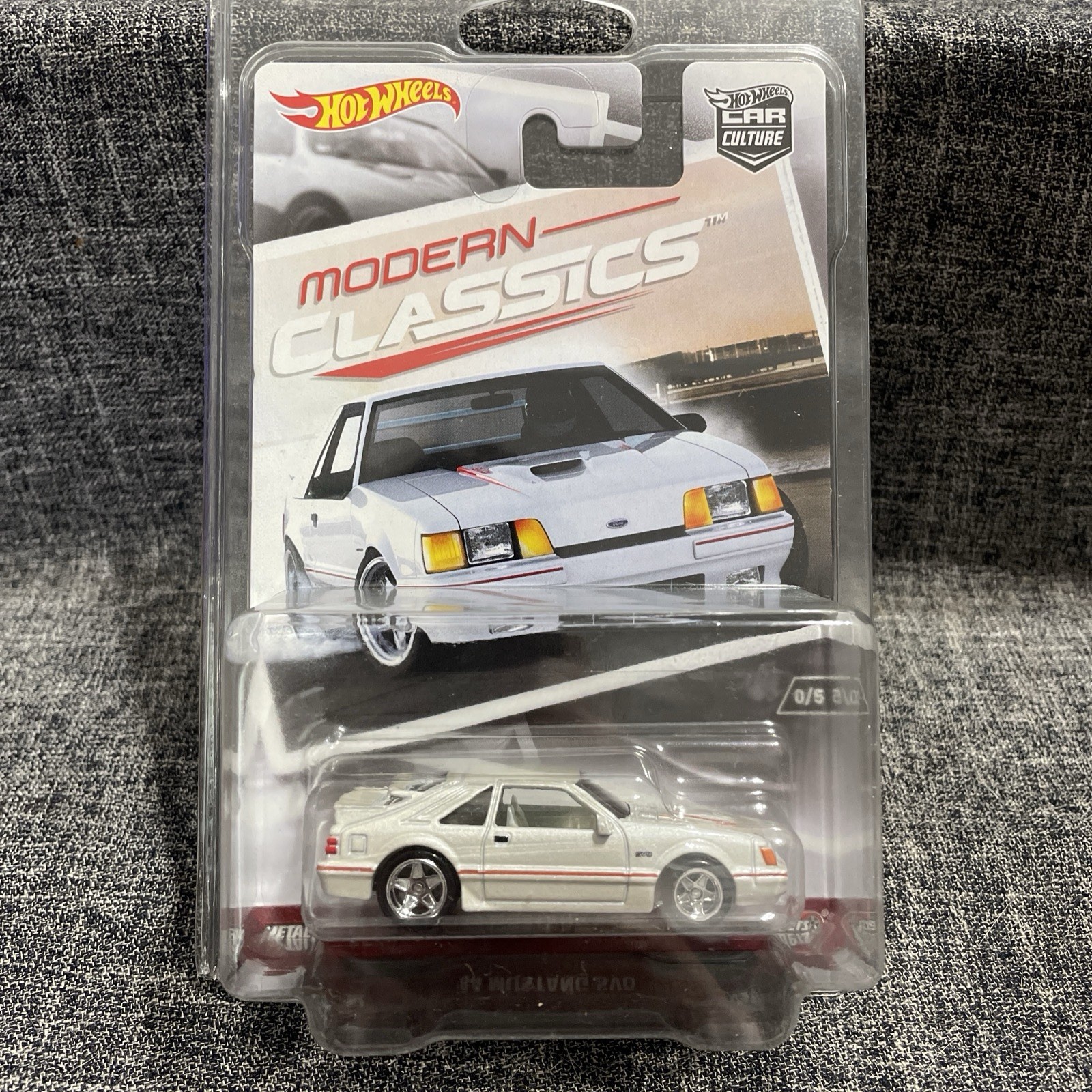 Hot Wheels Car Culture Modern Classics 84 Mustang SVO with Protecto