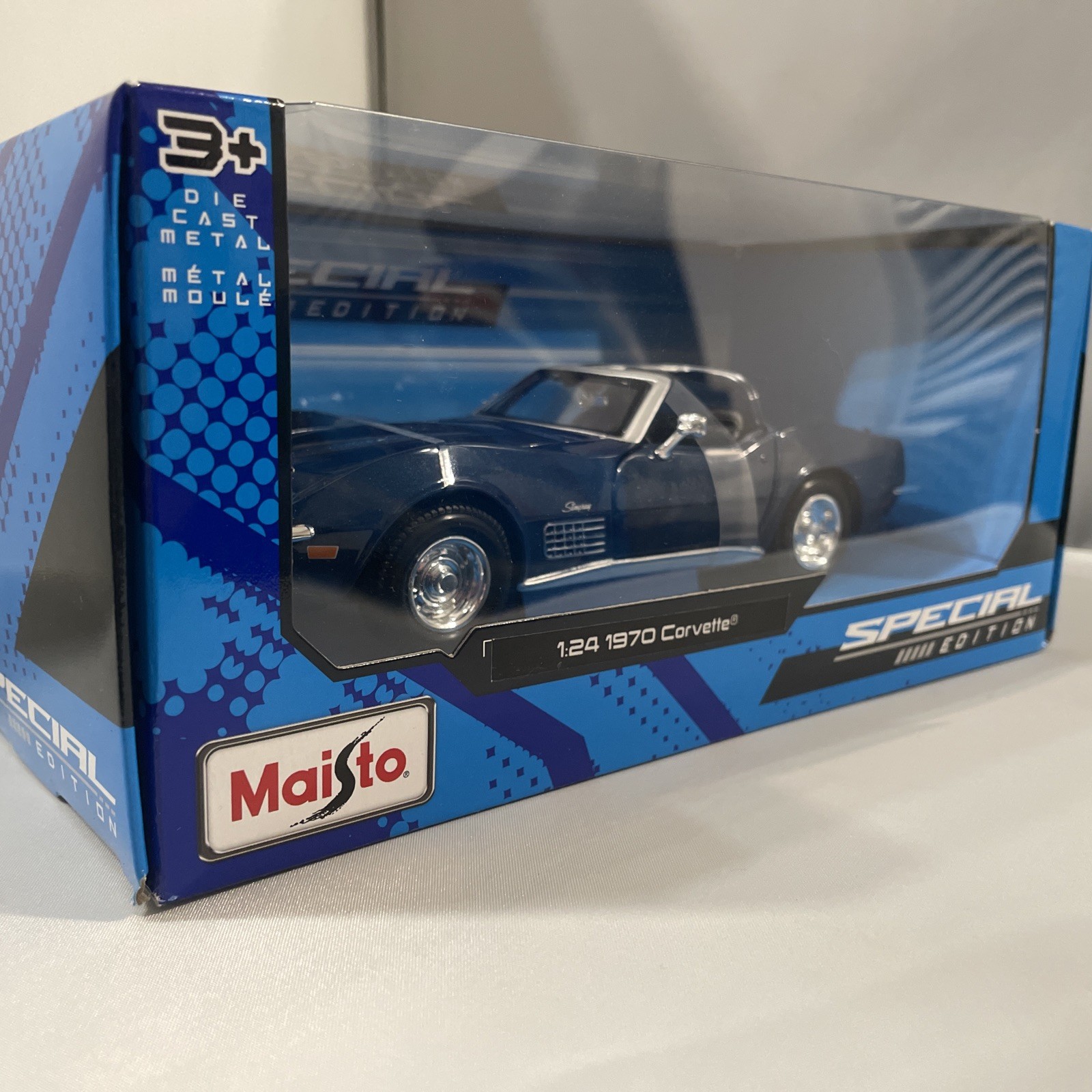 1970 CHEVROLET CORVETTE CONVERTIBLE BLUE 1/24 DIECAST MODEL CAR BY MAISTO 31202