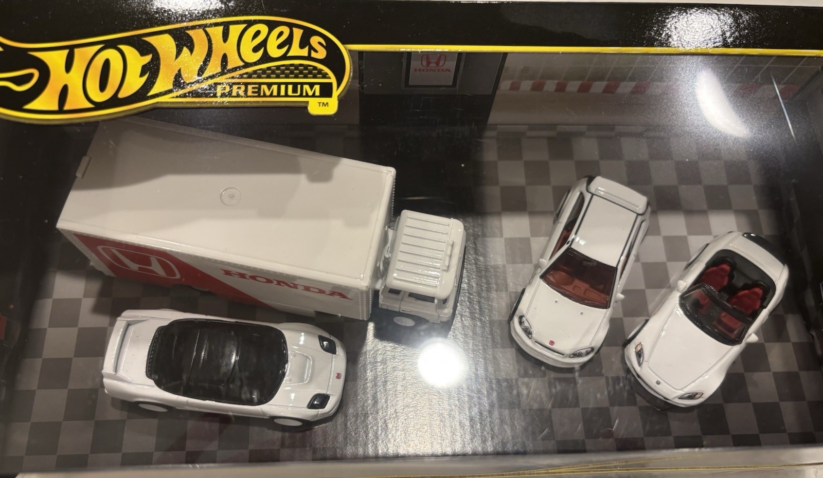 Hot Wheels 2025 Premium Collector Diorama Honda Set Civic Type-R, NSX-R, S2000