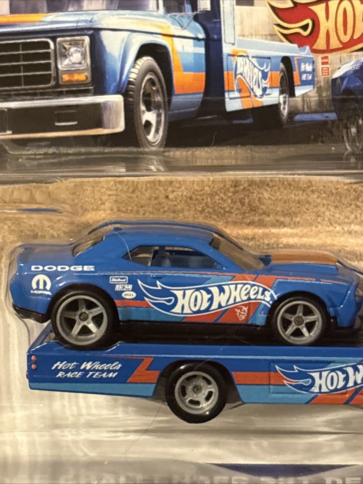 Hot Wheels Premium Team Transport ’18 Dodge Challenger SRT Demon w/Retro Rig #30