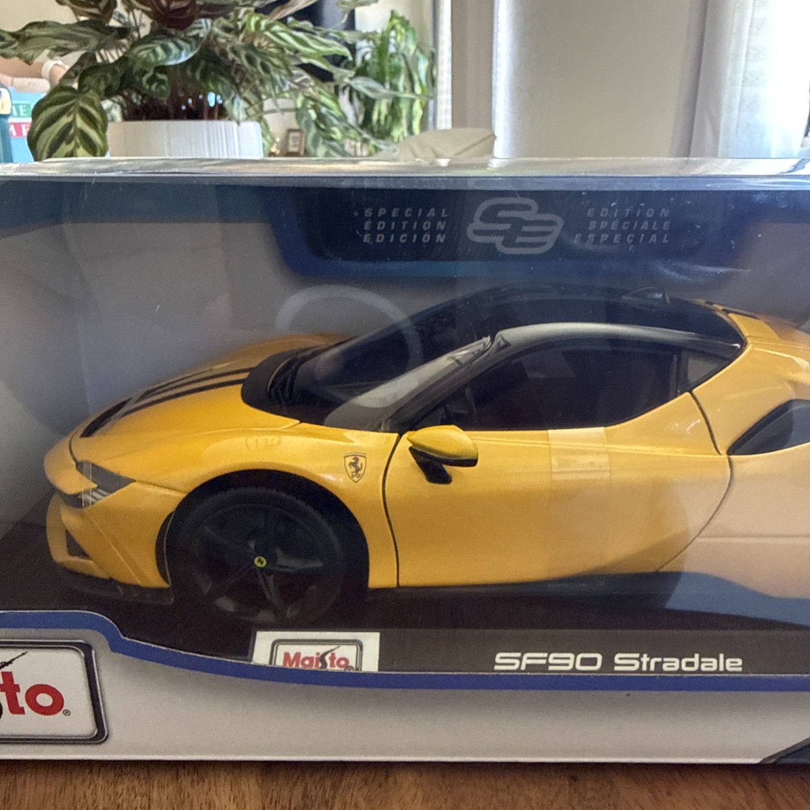 MAISTO 1:18 FERRARI SF90 STRADALE YELLOW