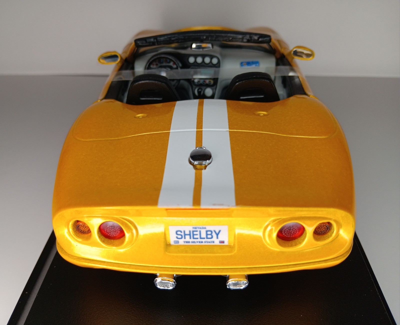 Shelby Series one 1:18 Maisto Exclusive Style Special Edition – Yellow
