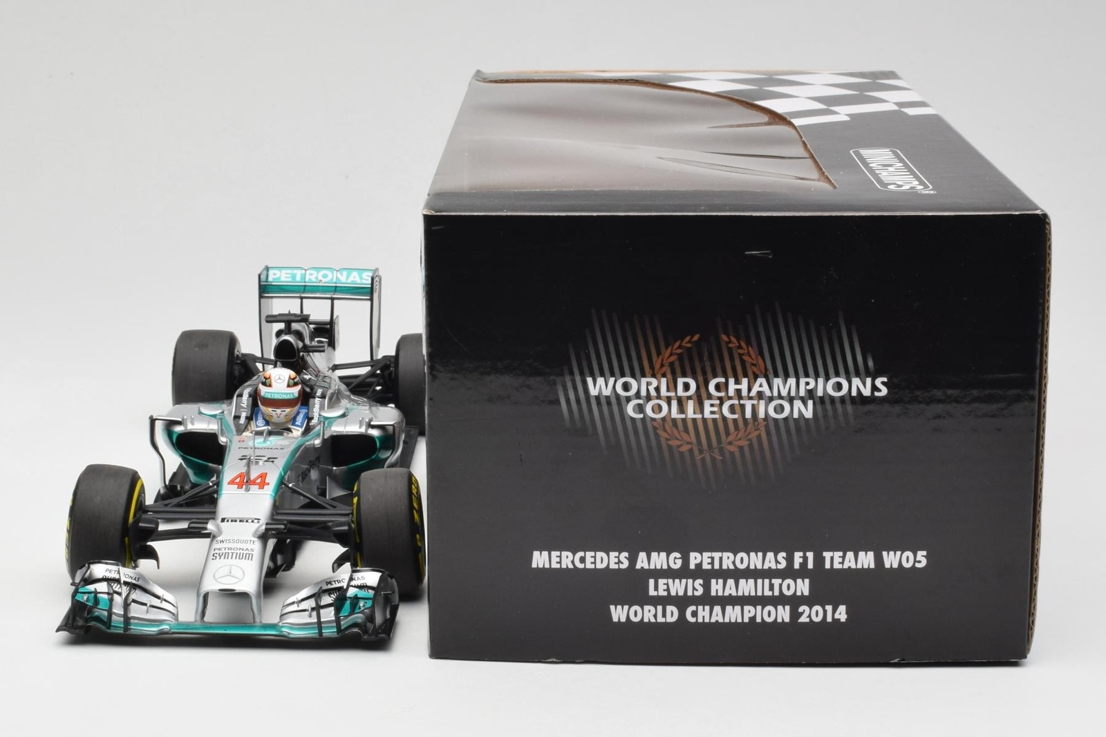 186140044 F1 Mercedes AMG Petronas F1 Team W05 n44 L.Hamilton World Champion 201