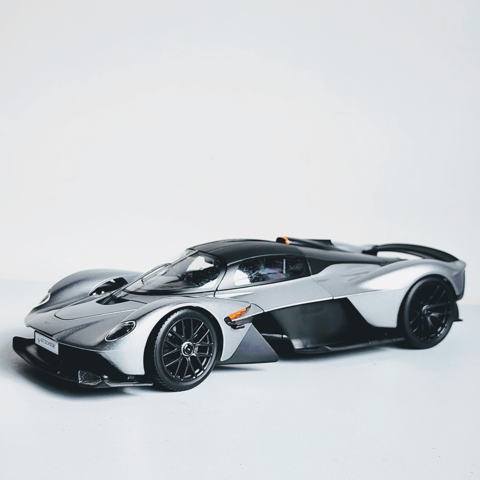 Maisto Special Edition Aston Martin Valkyrie Silver 1:18 Diecast