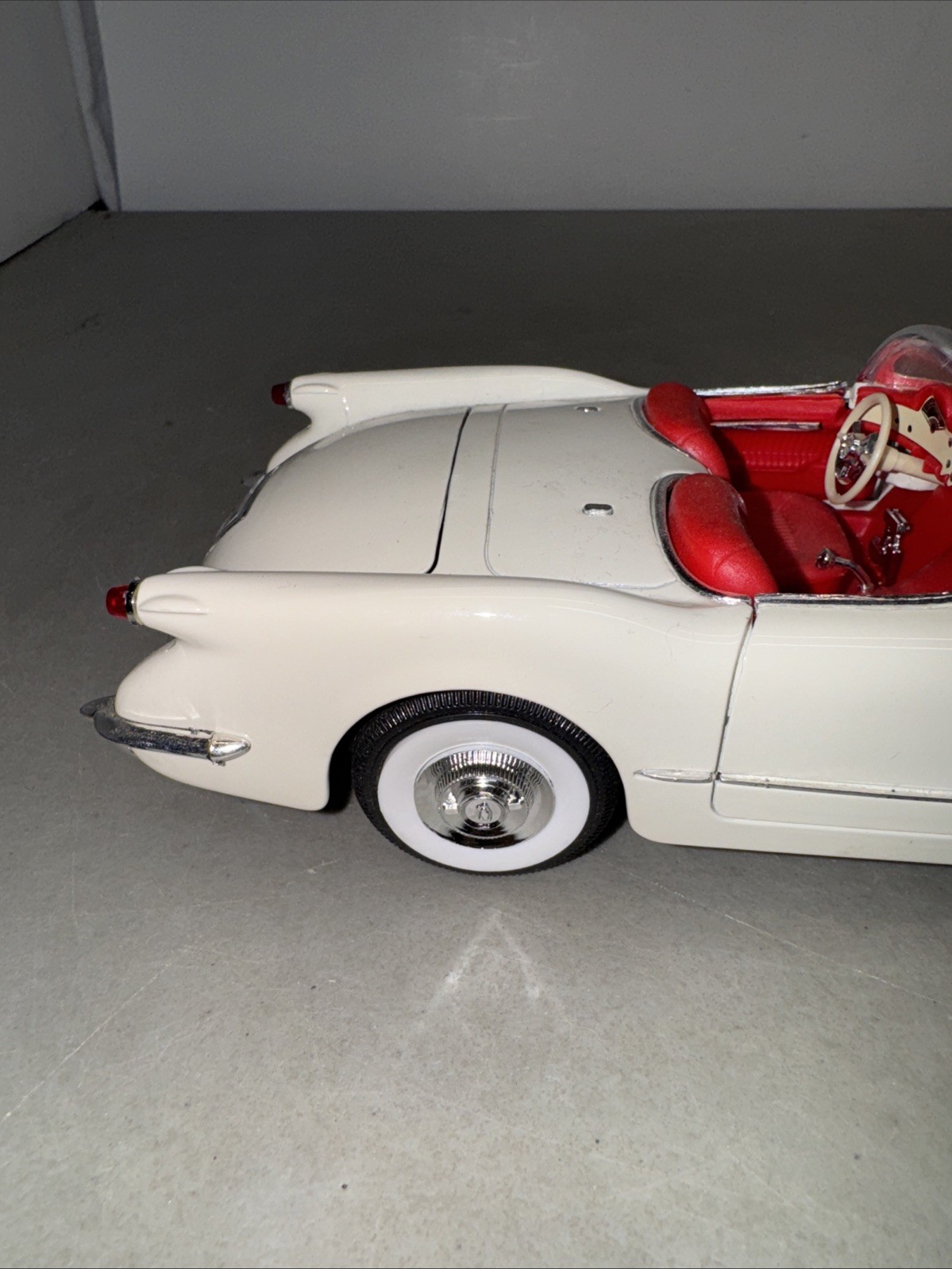 Mira Golden Line 1953 Chevrolet Corvette 1/18 White
