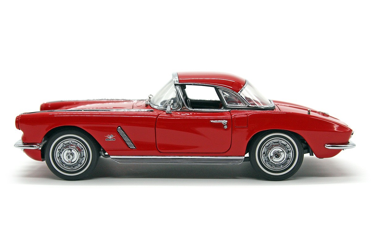 1962 Chevrolet Corvette (1:24) Roman Red Convertible Diecast (LOOSE), by DM