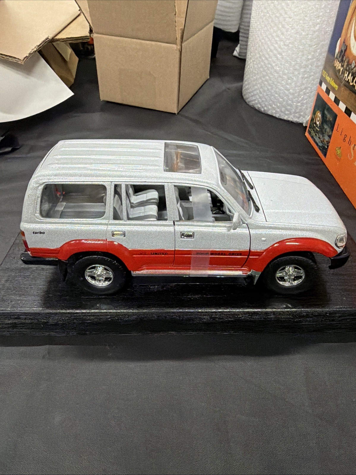 Road Tough 1992 Toyota Land Cruiser 1:18 Die-cast Metal Silver 4×4 No Box-J1/446