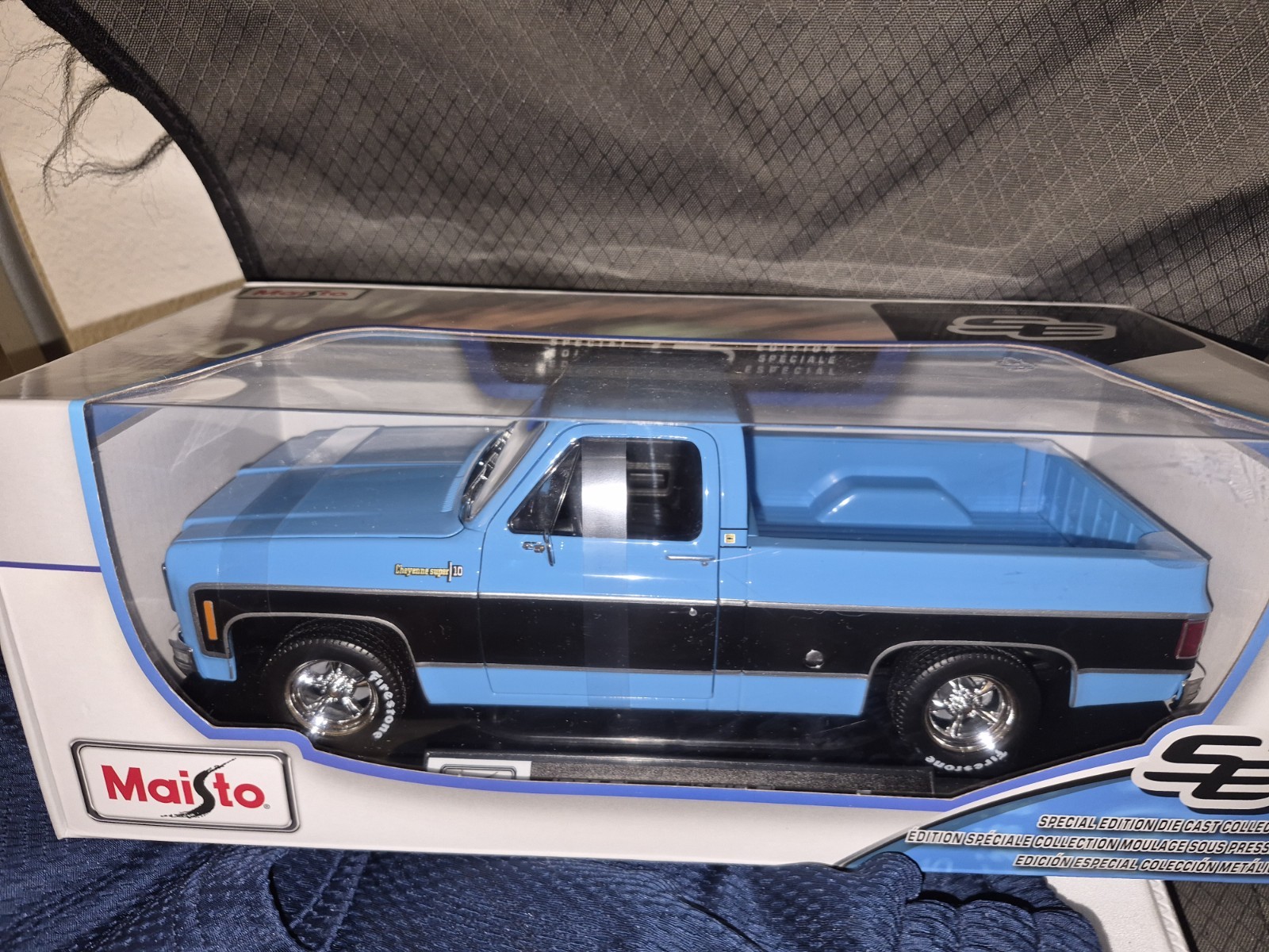 1/18 Maisto 1974 Chevrolet C10 Cheyenne Super SquareBody Blue / Black Chevy