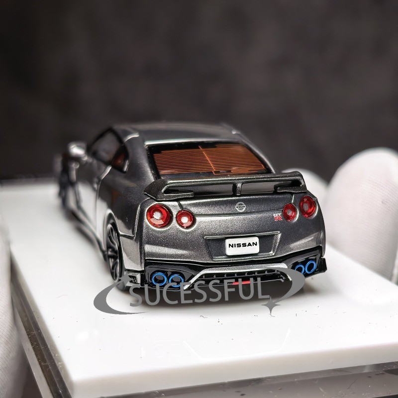 Motorhelix 1:64 R35 GT-R NISMO Track Edition Diecast Model